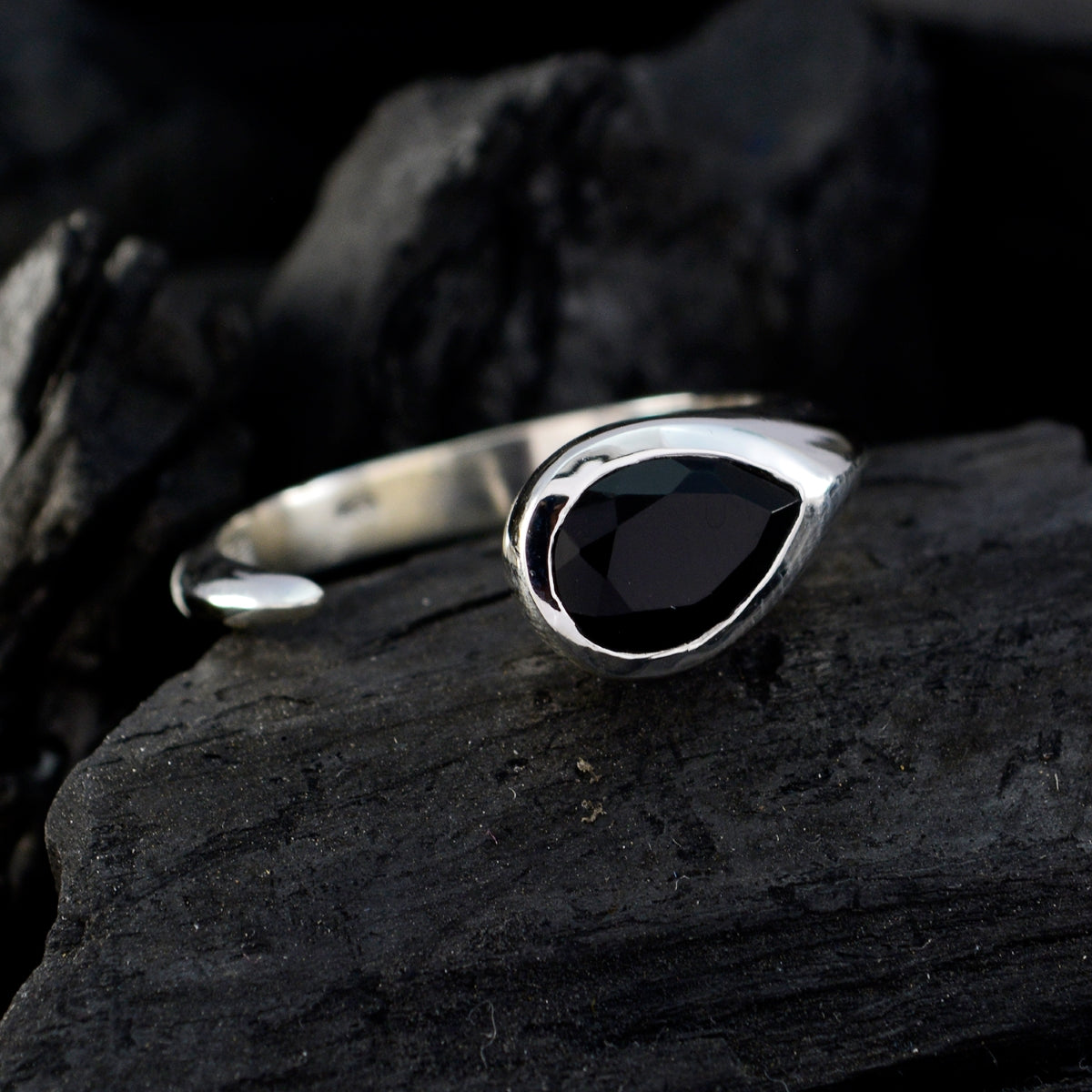 Black Onyx Solitaire French 925 Silver Black Gemstone Featherlight Luxurious Ring Jewellery