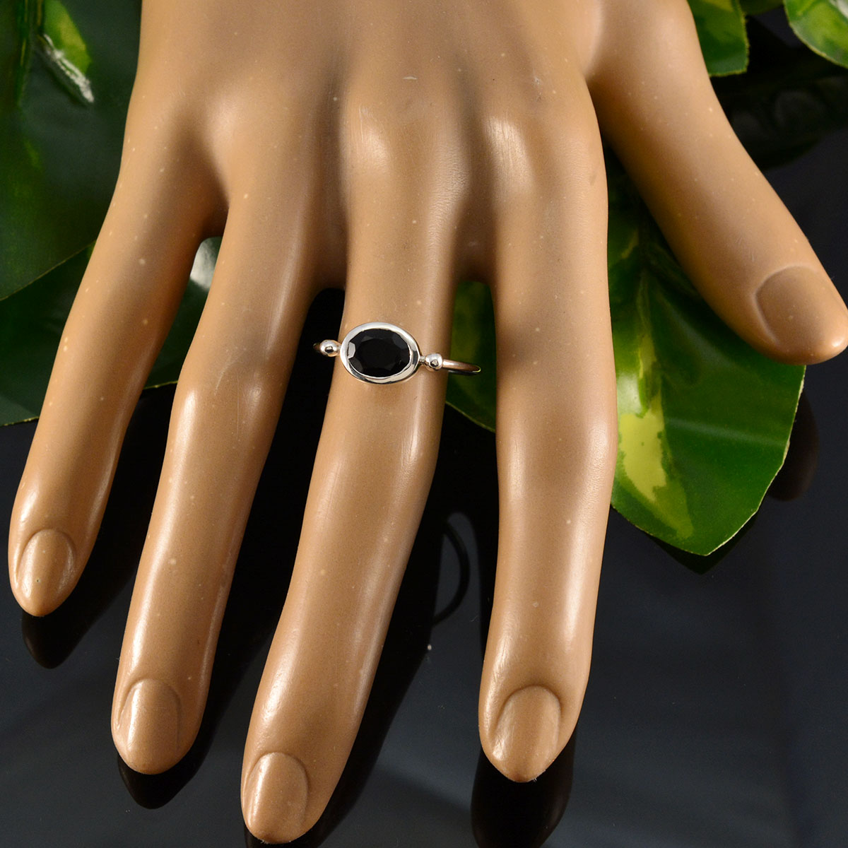 Black Onyx Solitaire Japanese Silver Black Gemstones Dainty Contemporary Ring Jewelry