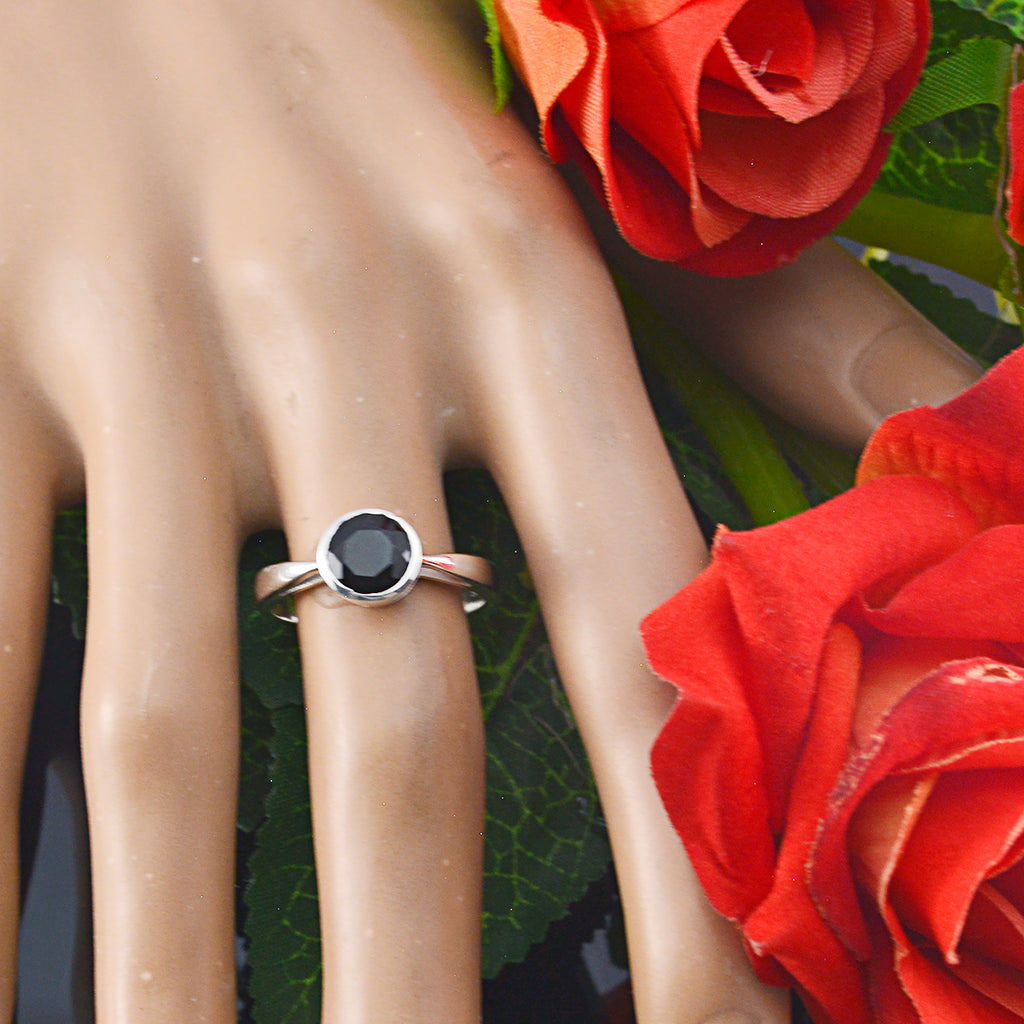 Black Onyx Solitaire Korean Silver Black Gemstones Whisper thin Modern Ring Jewelry
