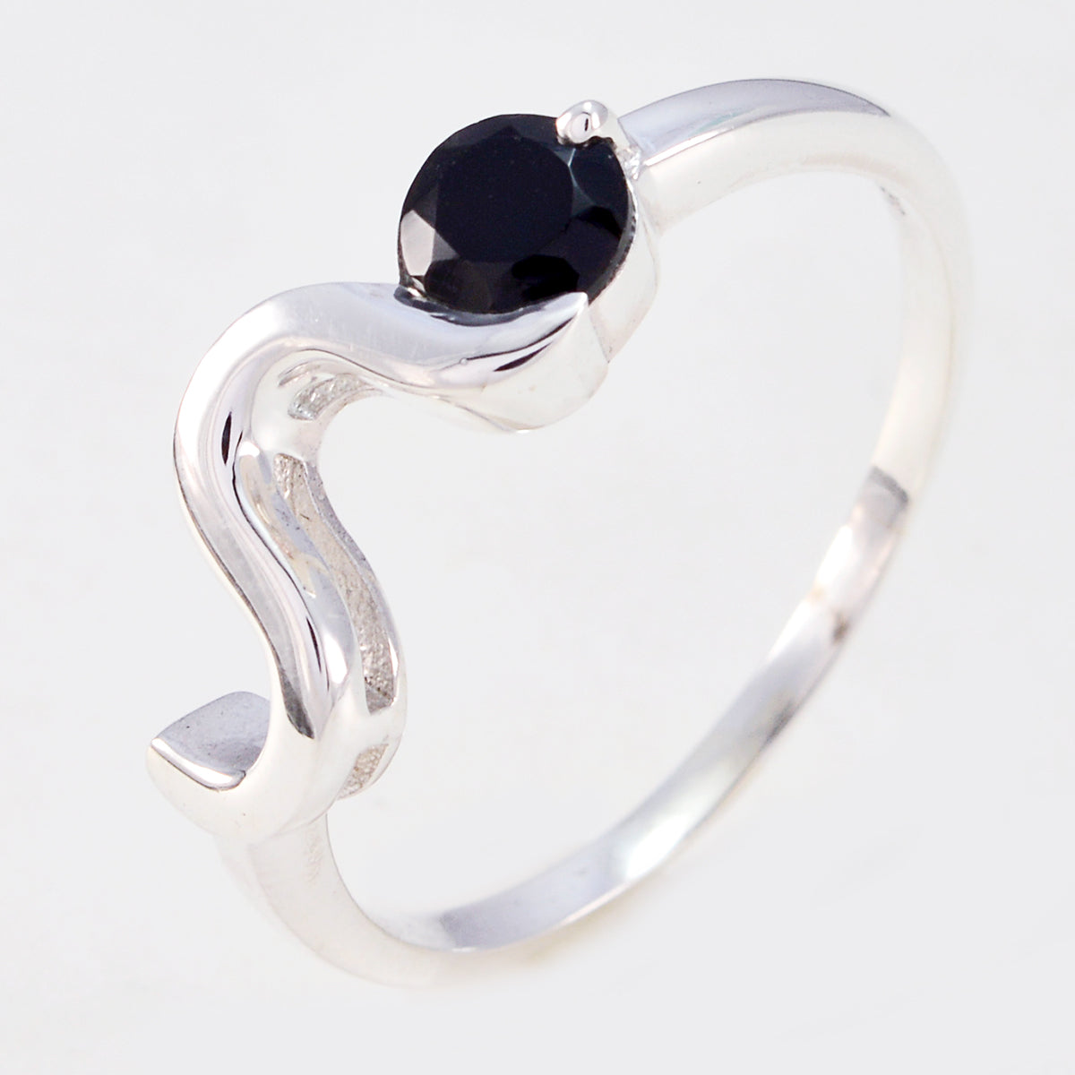 Zwarte Onyx Solitaire Amerikaans Zilver Zwarte Edelsteen Fluisterdunne Sierlijke Ring Sieraden Secundaire afbeelding