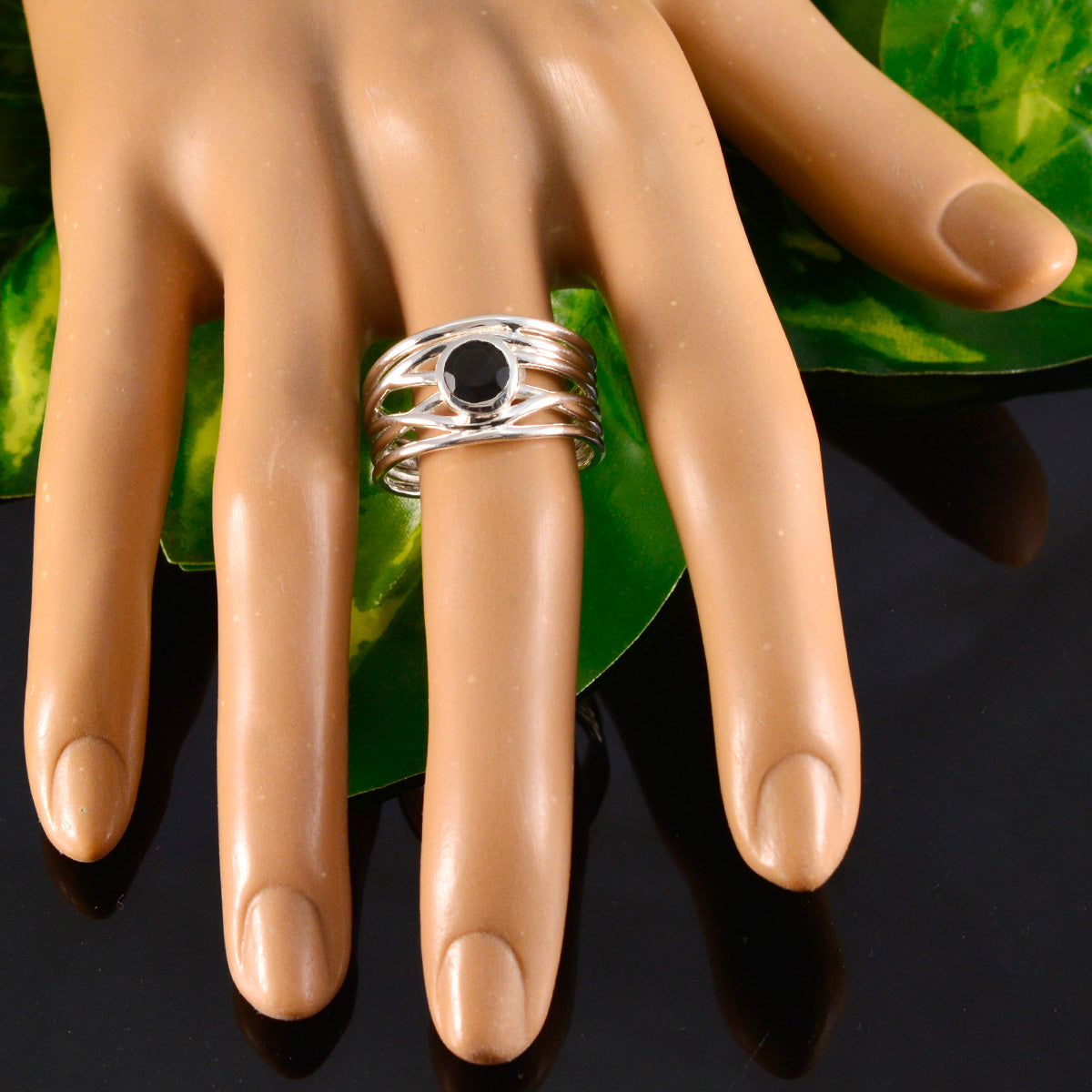 Black Onyx Solitaire Latin American Sterling Silver Black Gemstones Eye catching Rope Wire Band Jewelry