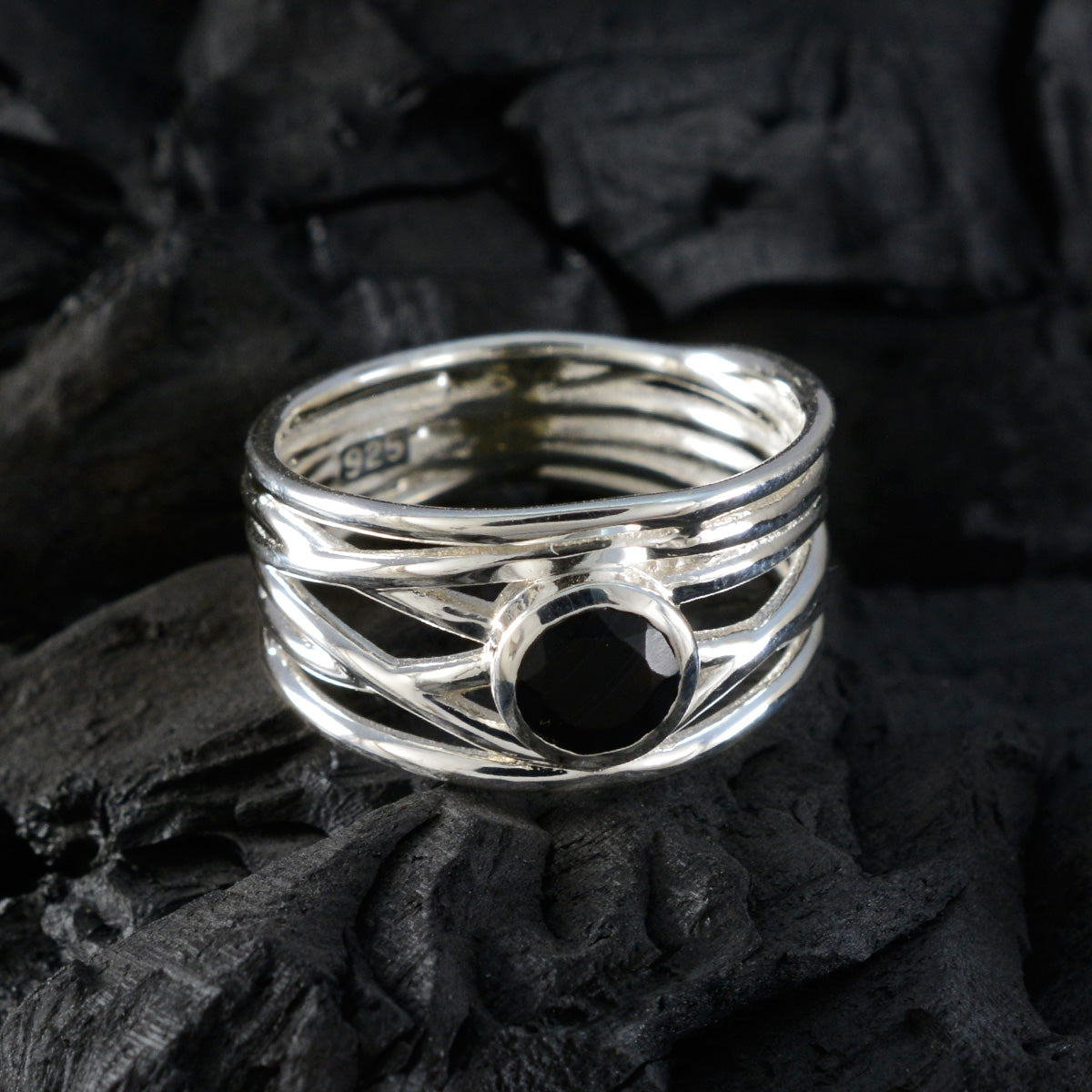 Black Onyx Solitaire Latin American Sterling Silver Black Gemstones Eye catching Rope Wire Band Jewelry