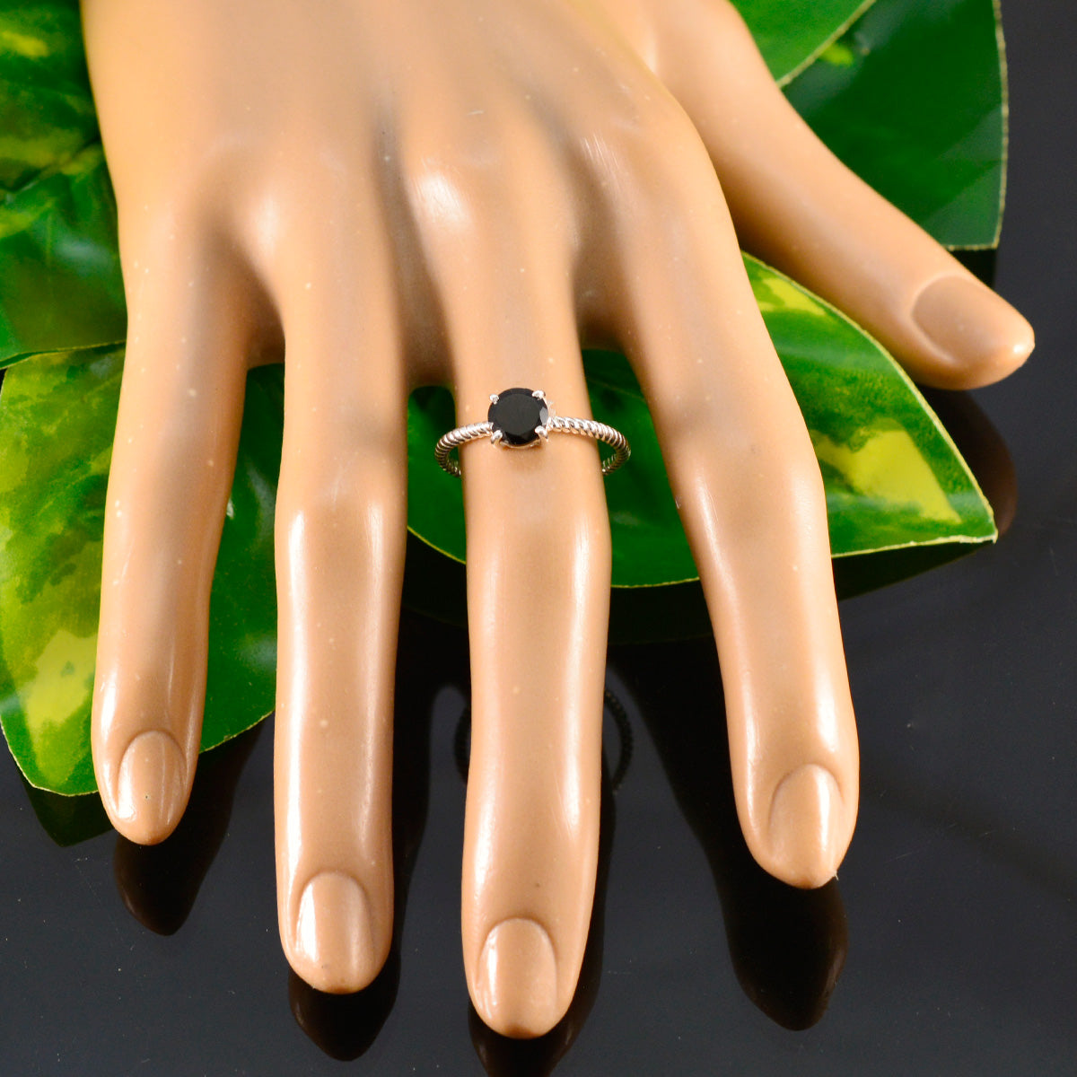 Black Onyx Solitaire Korean 92.5 Silver Black Gems Delicate Twist Ring Jewellery