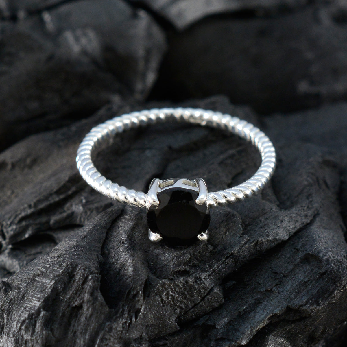 Black Onyx Solitaire Korean 92.5 Silver Black Gems Delicate Twist Ring Jewellery
