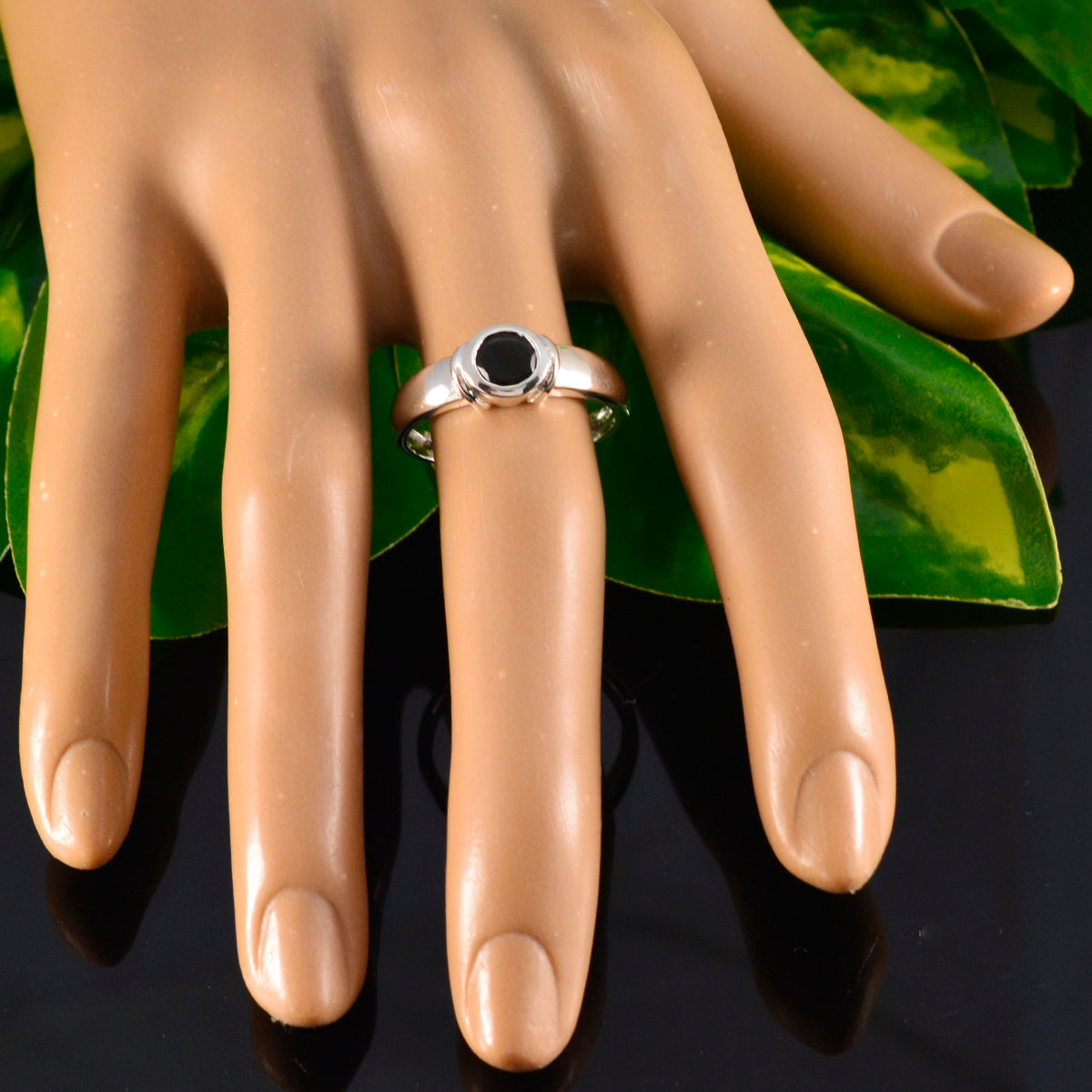 Black Onyx Solitaire Egyptian Sterling Silver Black Gemstones Featherlight Graceful Ring Jewellery