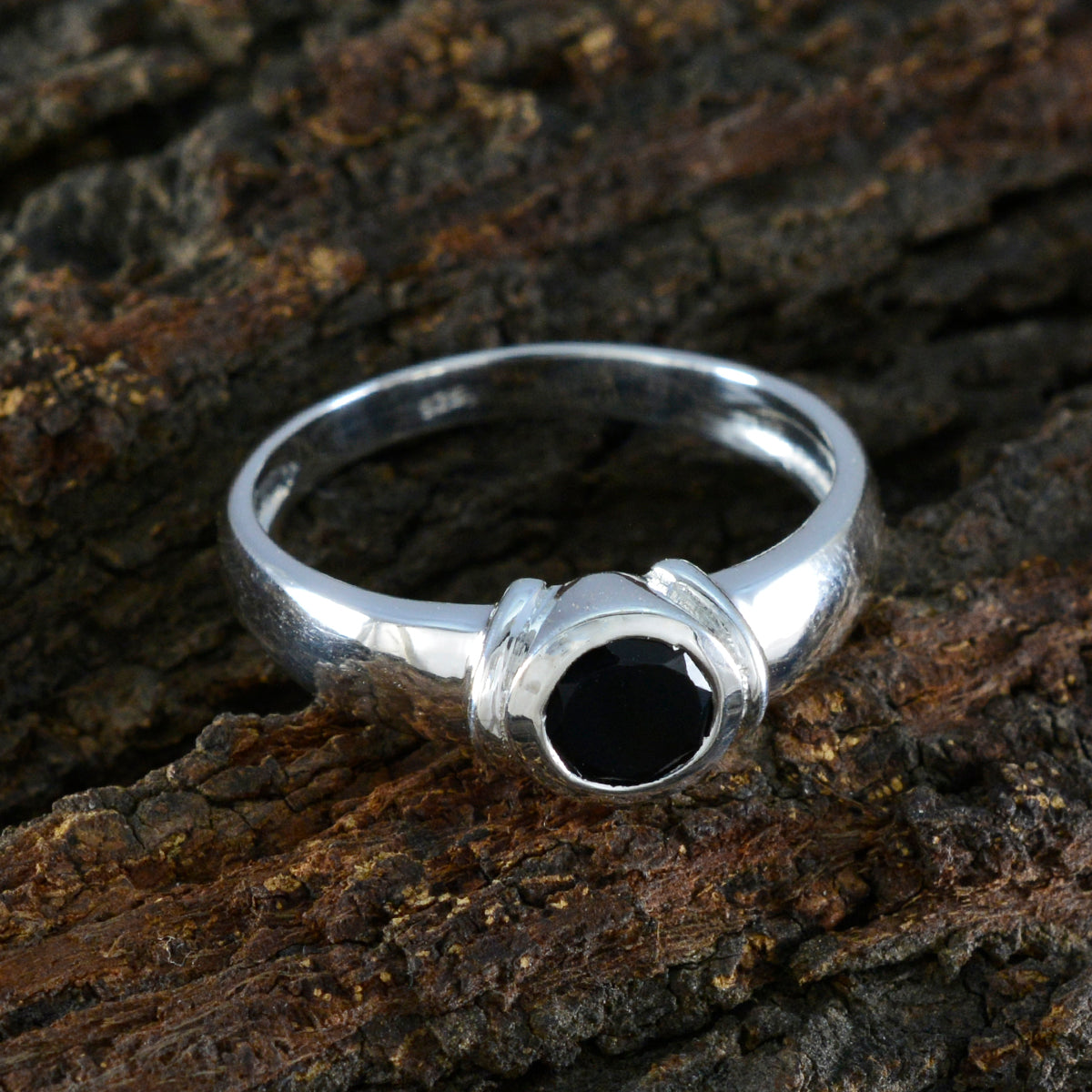 Black Onyx Solitaire Egyptian Sterling Silver Black Gemstones Featherlight Graceful Ring Jewellery