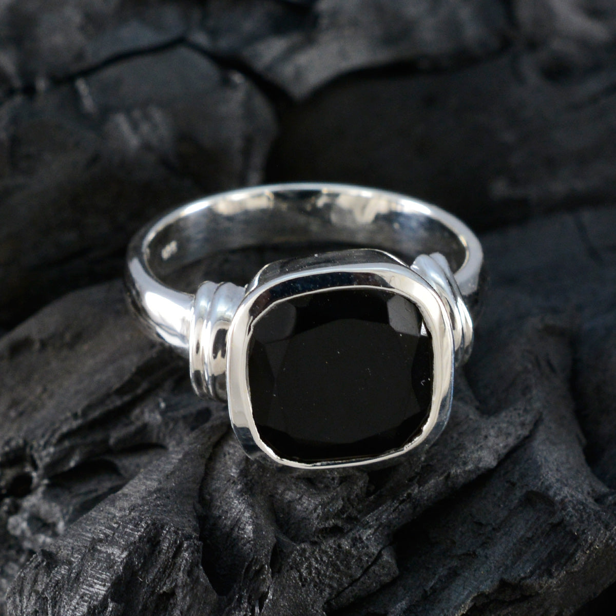 Black Onyx Solitaire Moroccan 925 Silver Black Gems Eye catching Signet Ring Jewelry