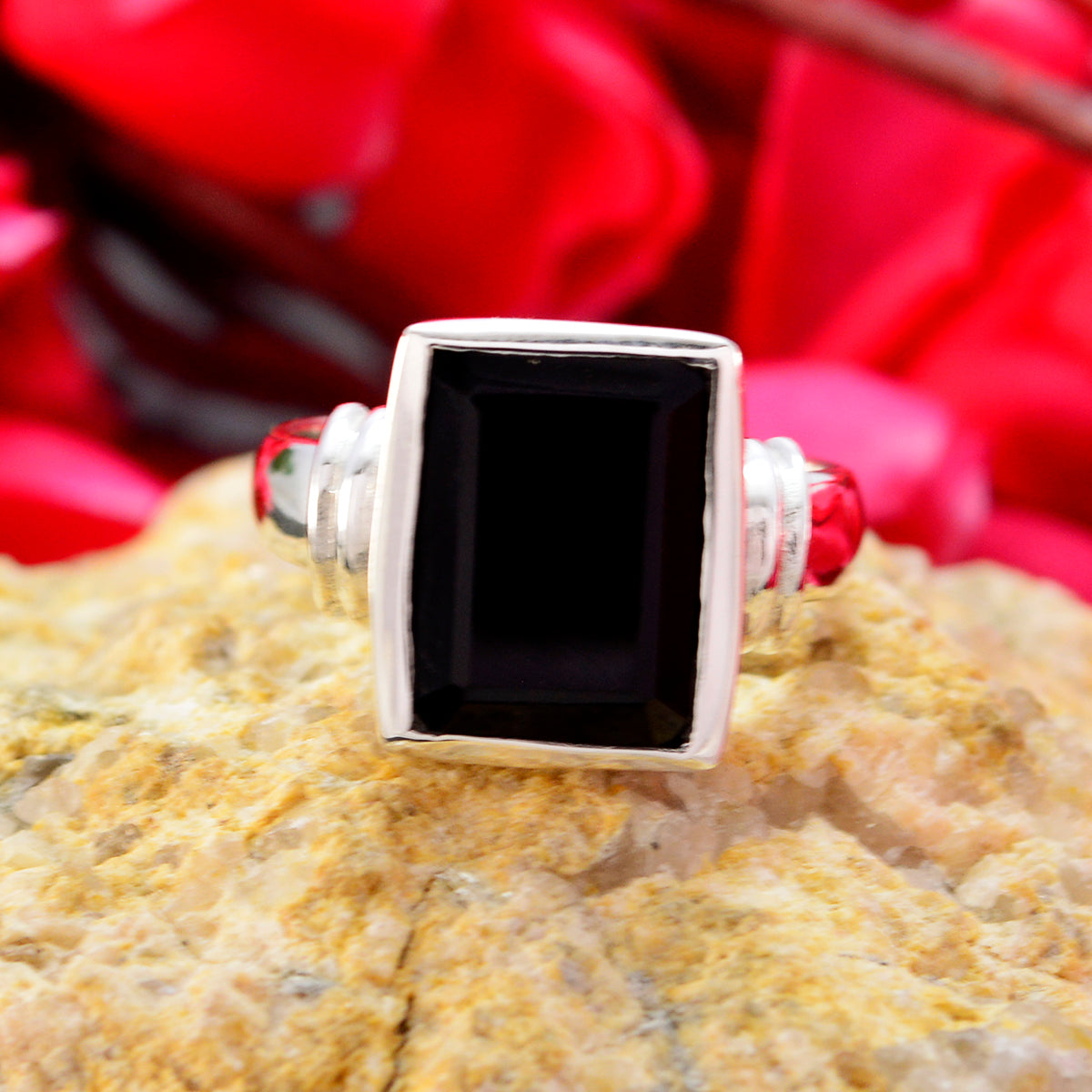 Black Onyx Solitaire German 925 Silver Black Gemstone Eye catching Signet Ring Jewelry