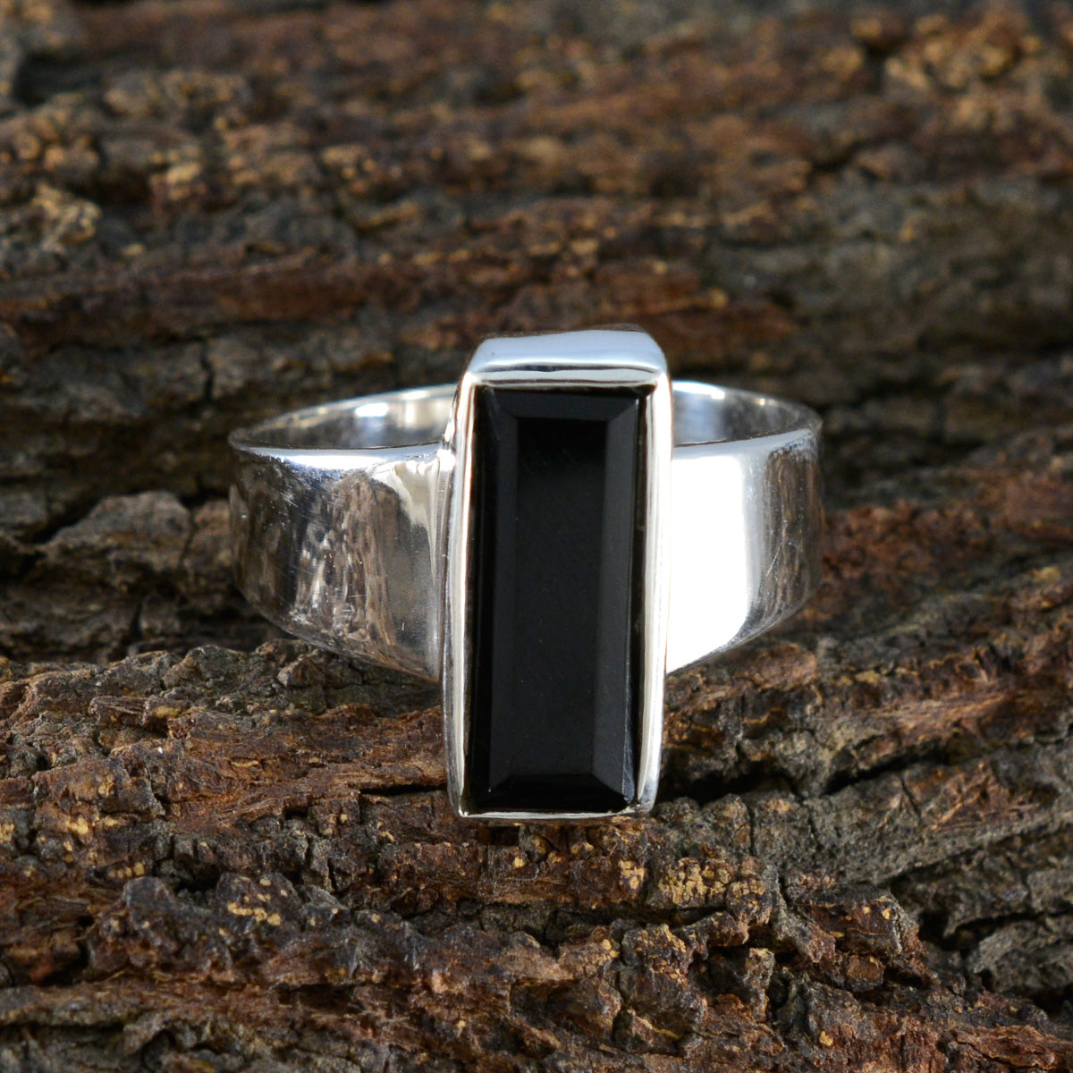 Black Onyx Solitaire French 92.5 Silver Black Gemstones Eye catching Contemporary Ring Jewellery