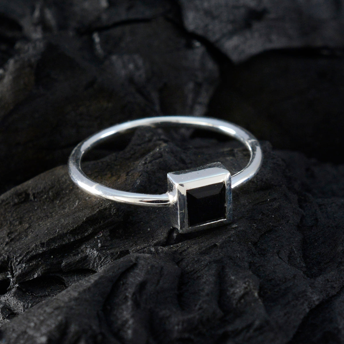 Black Onyx Solitaire Korean Silver Black Gems Elegant  Luxurious Ring Jewellery
