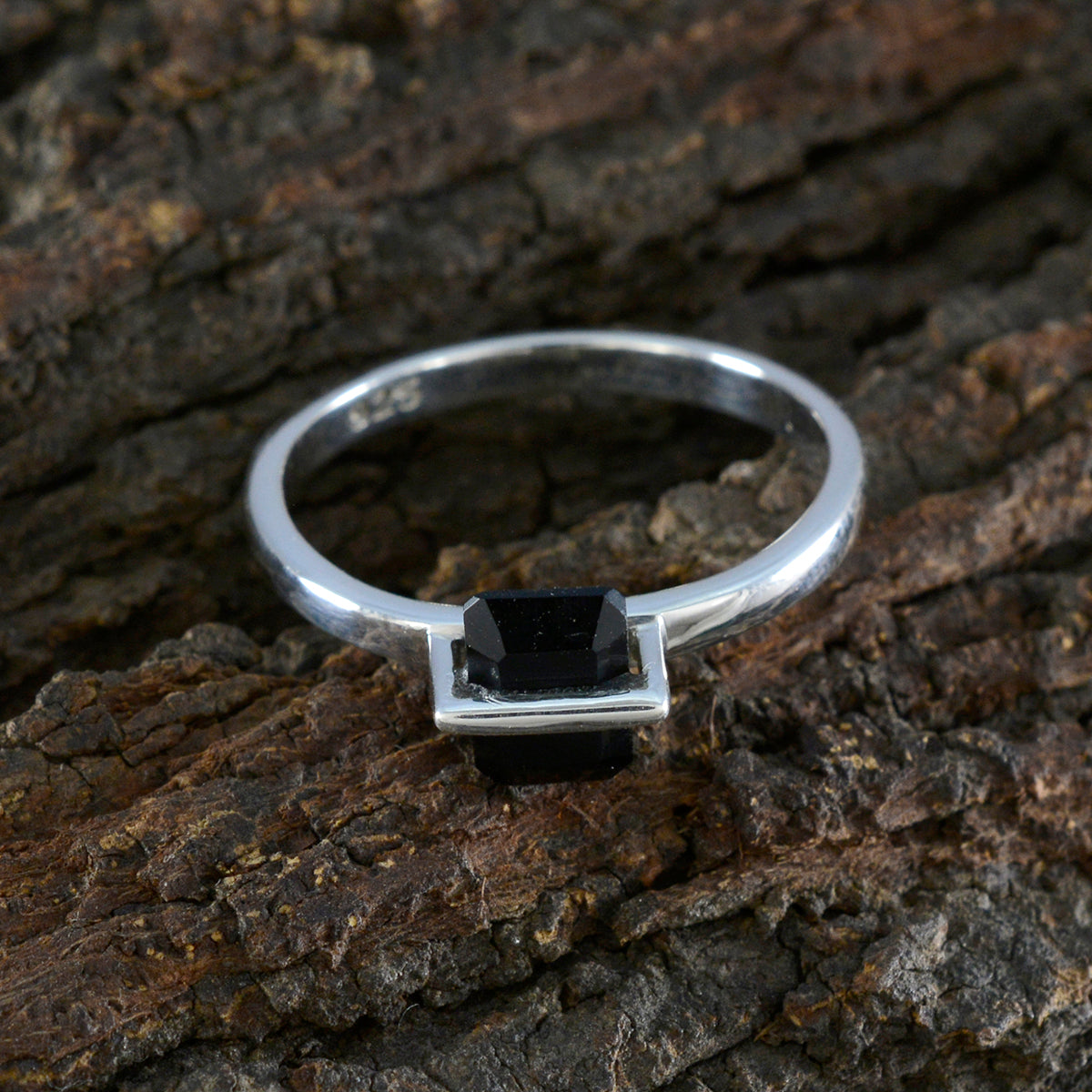 Black Onyx Solitaire Japanese 92.5 Silver Black Gemstone Dainty Luxurious Ring Jewelry