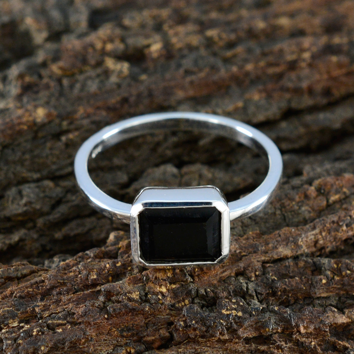 Black Onyx Solitaire American 92.5 Silver Black Gemstone Dainty Luxurious Ring Jewellery