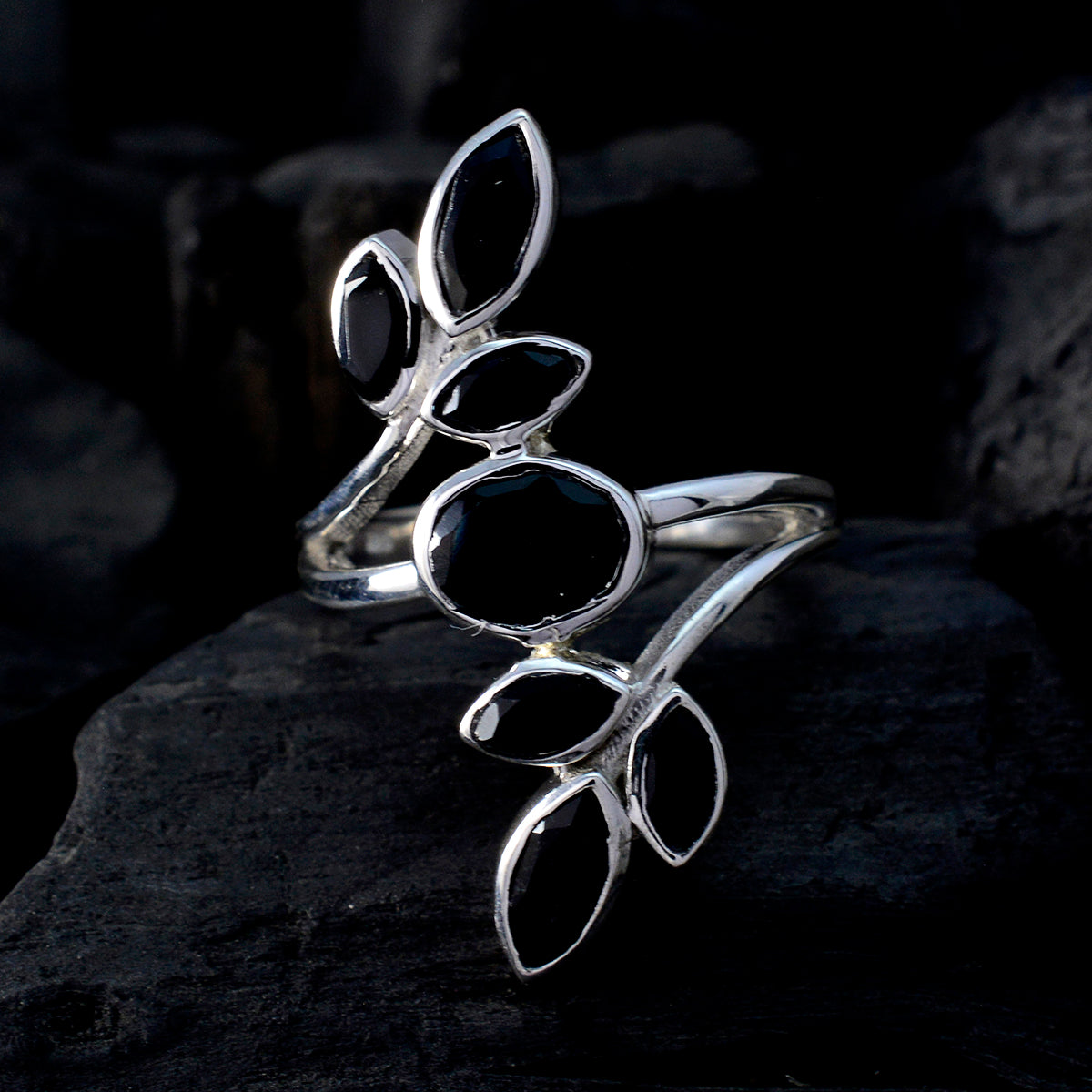 Black Onyx Hepta Russian 92.5 Silver Black Gems Classic Leafy Ring Jewellery
