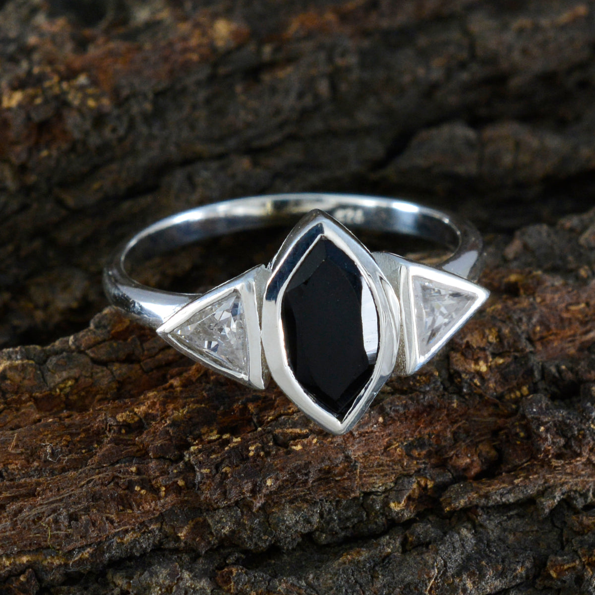 Black Onyx Trilogy American 92.5 Silver Black Gems Whisper thin Graceful Ring Jewellery