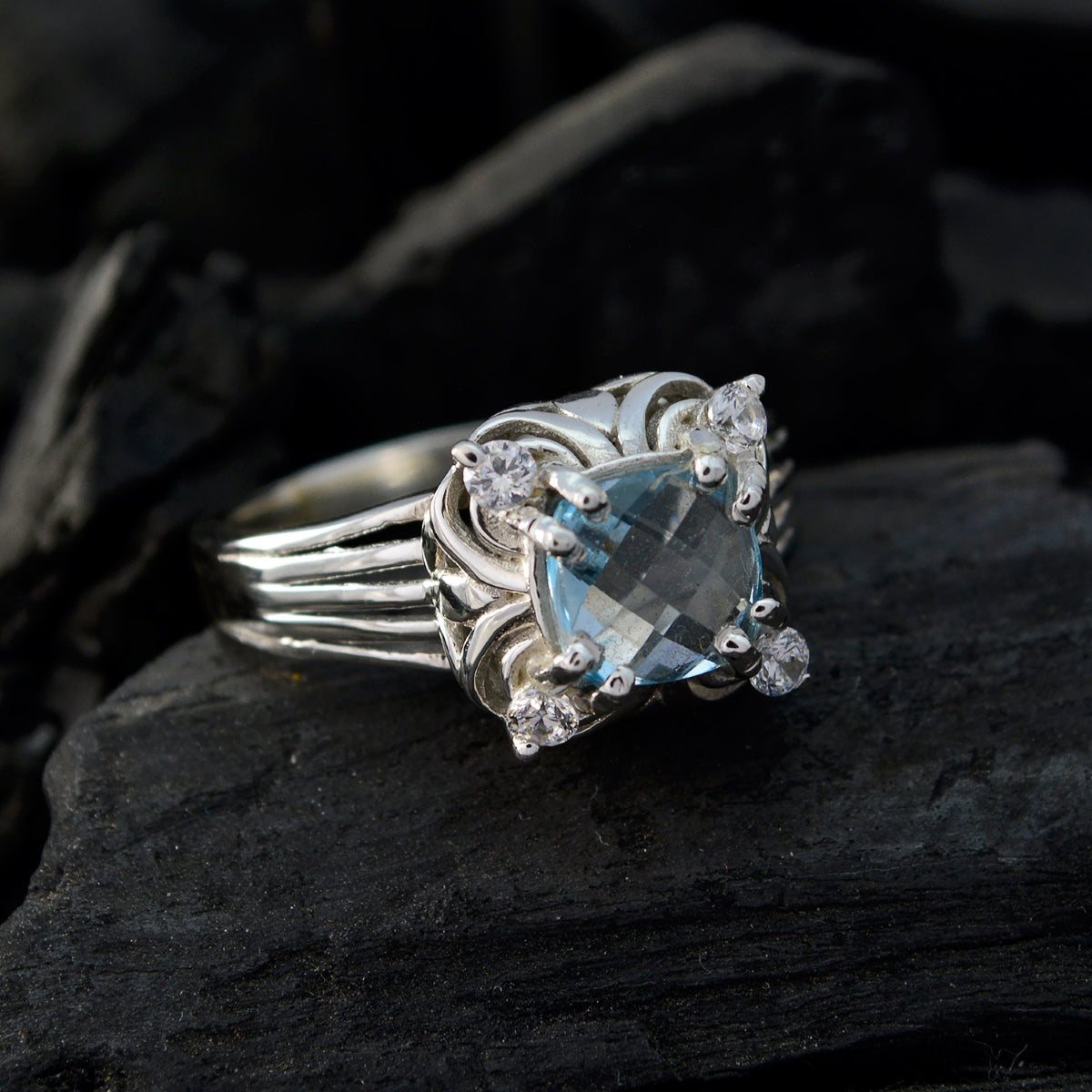 Blue Topaz Halo Indian 925 Silver Blue Gemstone Classic Luxurious Ring Jewelry