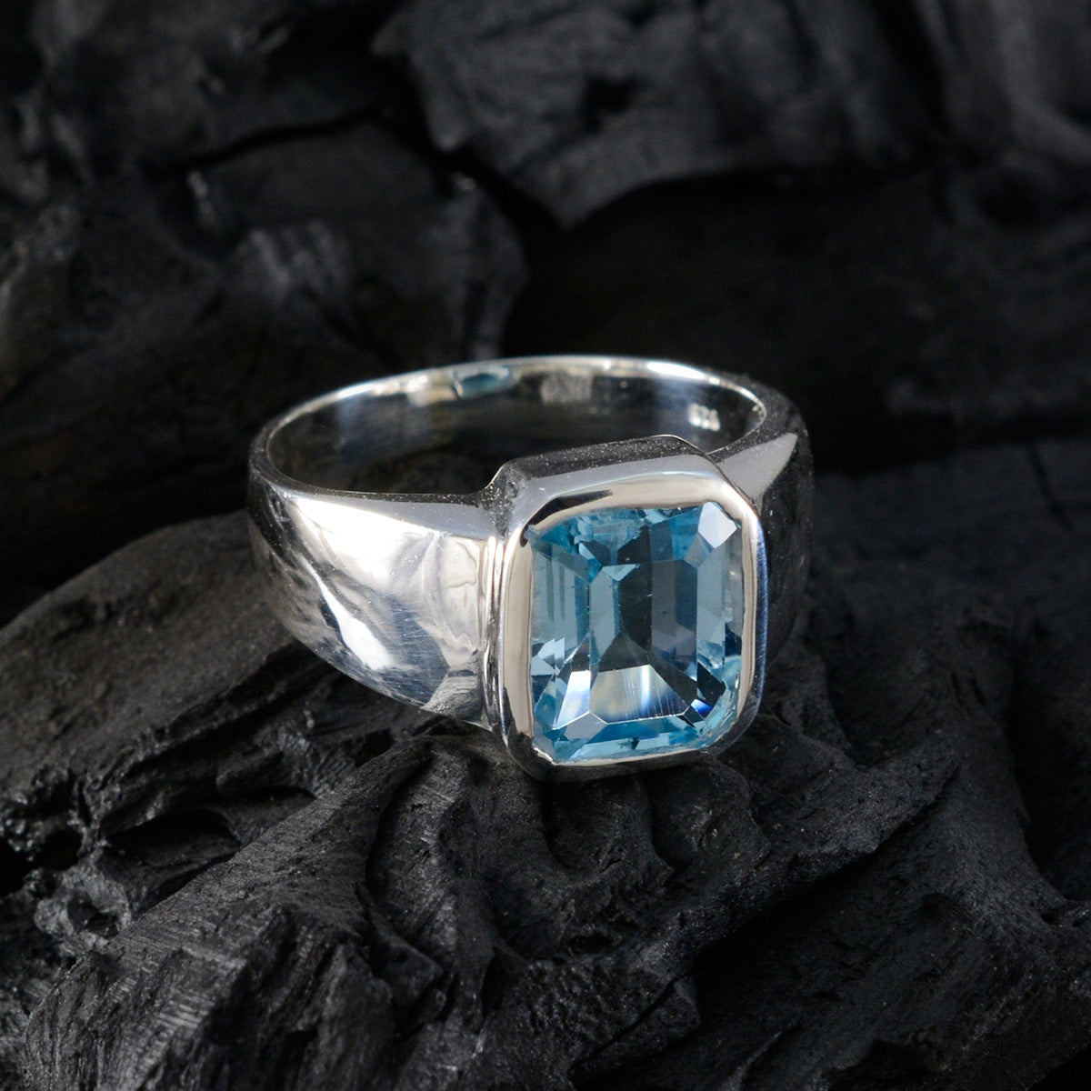 Blue Topaz Solitaire Moroccan Silver Blue Gemstone Eye catching Trendy Ring Jewellery
