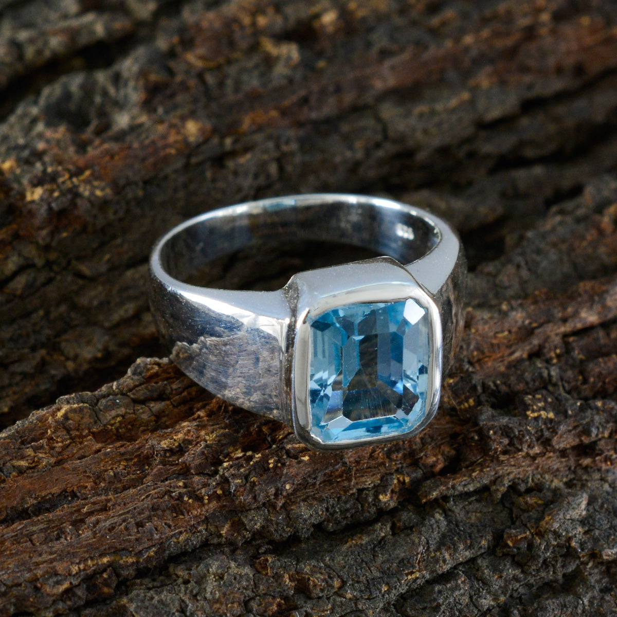Blue Topaz Solitaire Moroccan Silver Blue Gemstone Eye catching Trendy Ring Jewellery