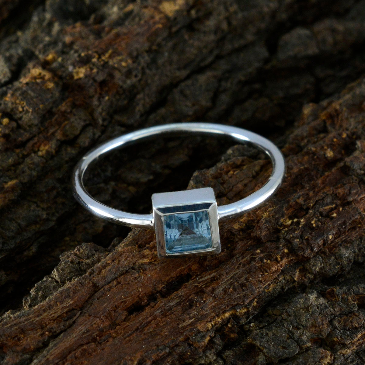 Blue Topaz Solitaire Japanese Sterling Silver Blue Gemstone Elegant  Glamorous Ring Jewelry