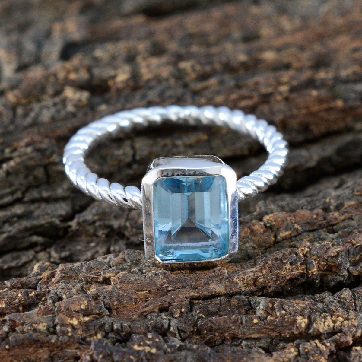 Blue Topaz Solitaire Russian 92.5 Silver Blue Gems Featherlight Glamorous Ring Jewellery