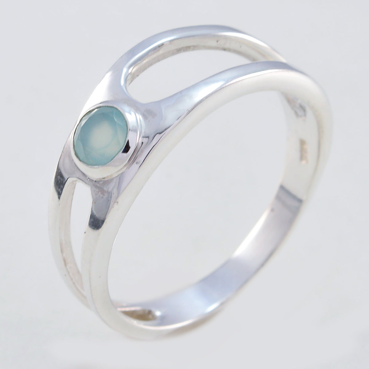Anillo solitario de calcedonia azul, plata 925 coreana, gema azul, delicado y femenino. Imagen secundaria del producto