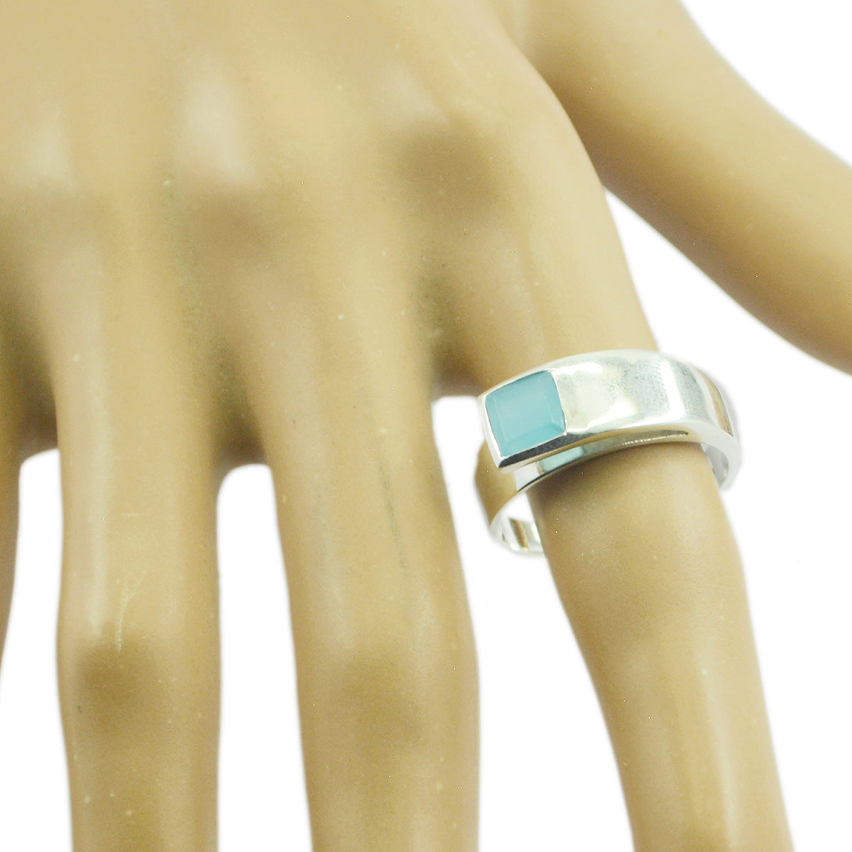 Anillo minimalista contemporáneo de calcedonia azul marroquí en plata 92,5 con gema azul. Imagen secundaria del producto