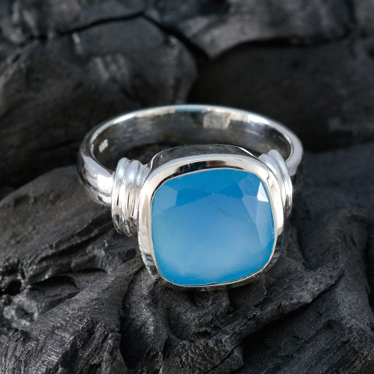 Blue Chalcedony Solitaire Egyptian 92.5 Silver Blue Gemstone Eye catching Armor Ring Jewellery
