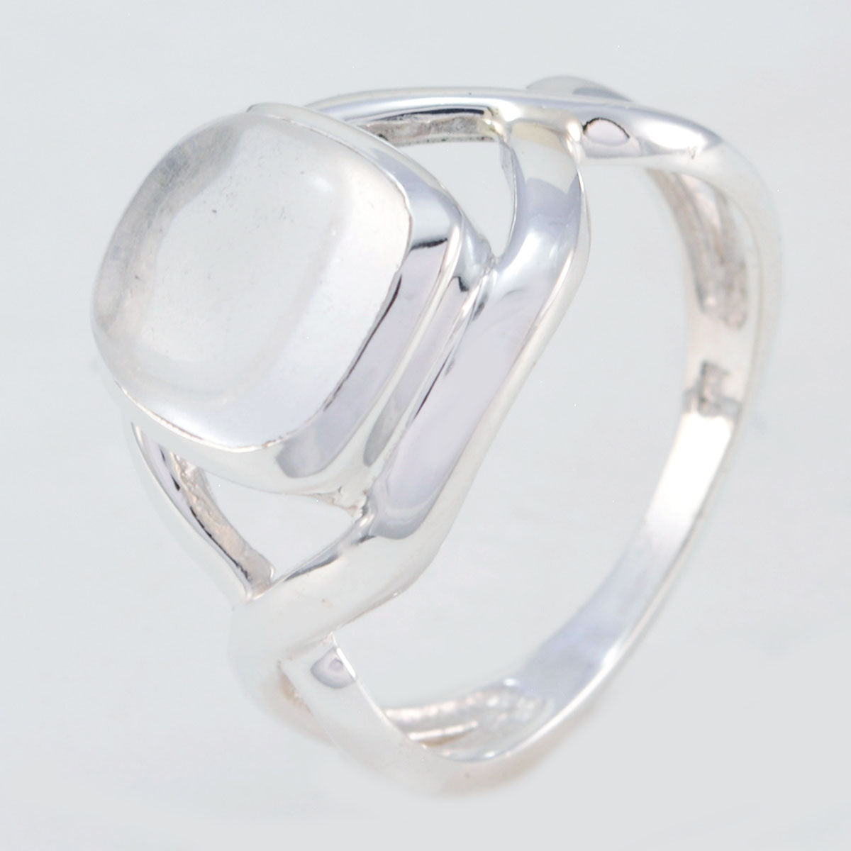 Bague minimaliste et sophistiquée en argent sterling avec solitaire en cristal de quartz et pierre précieuse blanche Image secondaire du produit