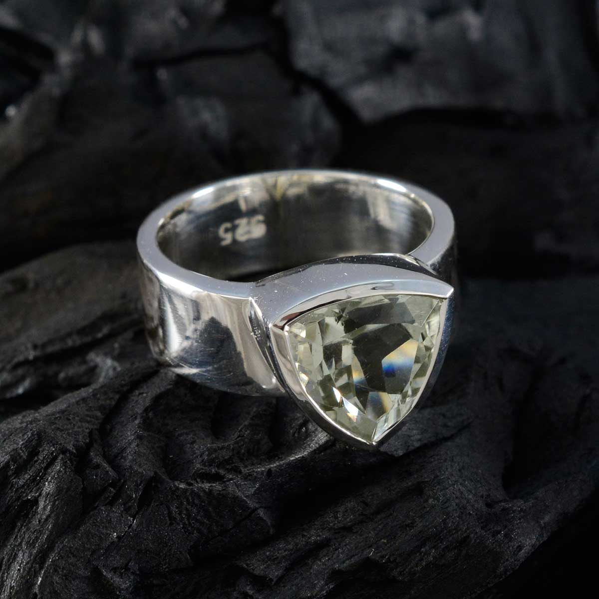 Green Amethyst Solitaire Moroccan Silver Green Gems Eye catching Signet Band Jewellery