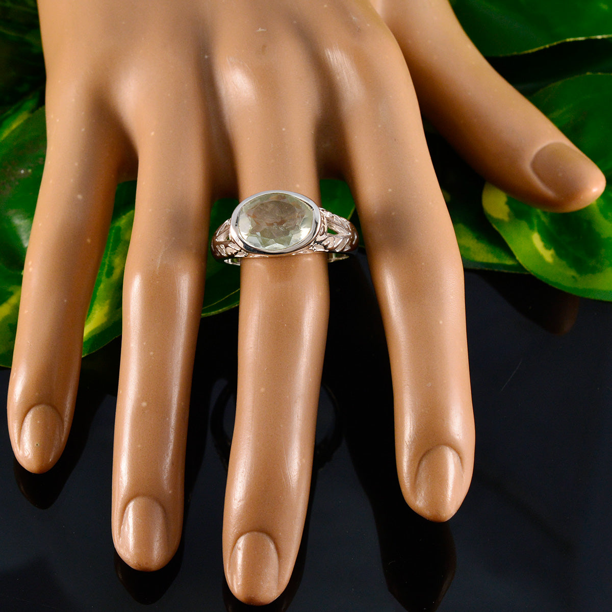 Green Amethyst Solitaire Russian Silver Green Gemstones Eye catching Love Ring Jewelry