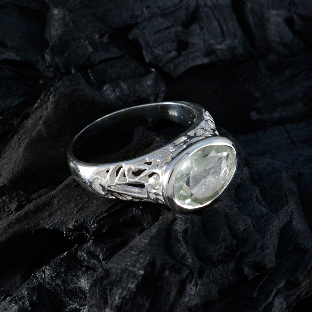 Green Amethyst Solitaire Russian Silver Green Gemstones Eye catching Love Ring Jewelry