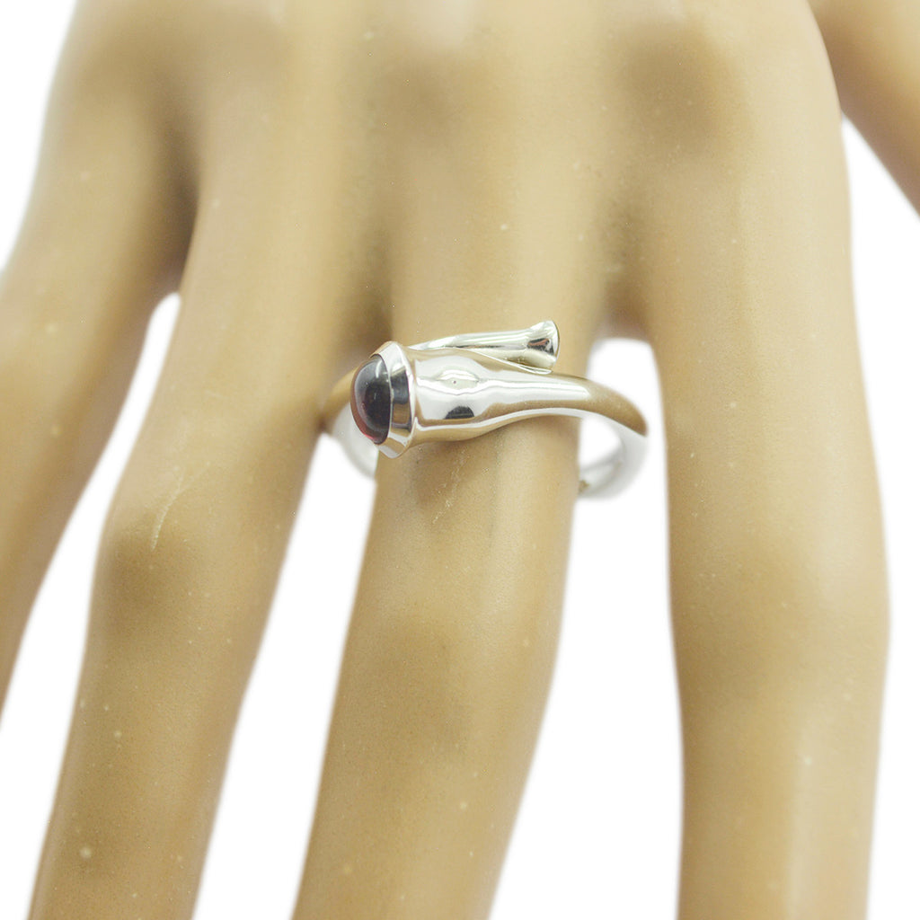 Garnet Solitaire German Sterling Silver Red Gemstones Mid weight Glamorous Ring Jewelry