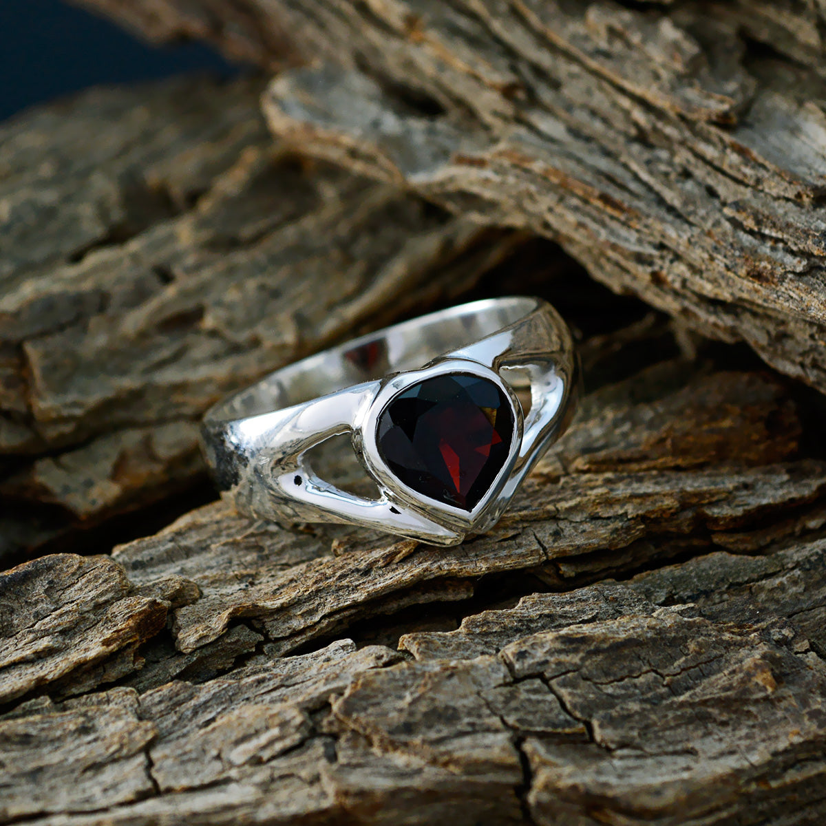 Garnet Solitaire African 92.5 Silver Red Gemstones Tiny Glamorous Ring Jewelry