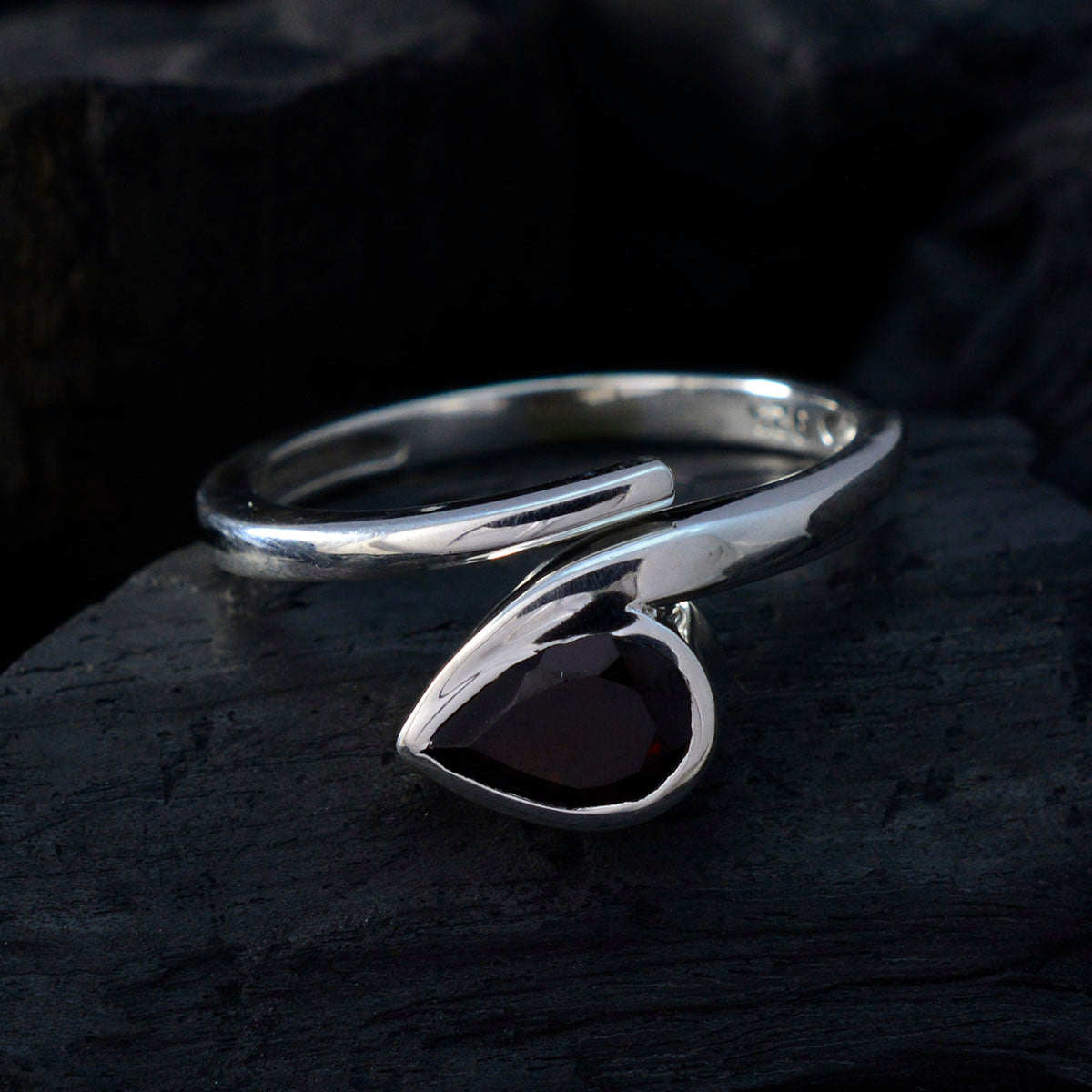 Garnet Solitaire German Silver Red Gemstones Slim Luxurious Ring Jewelry