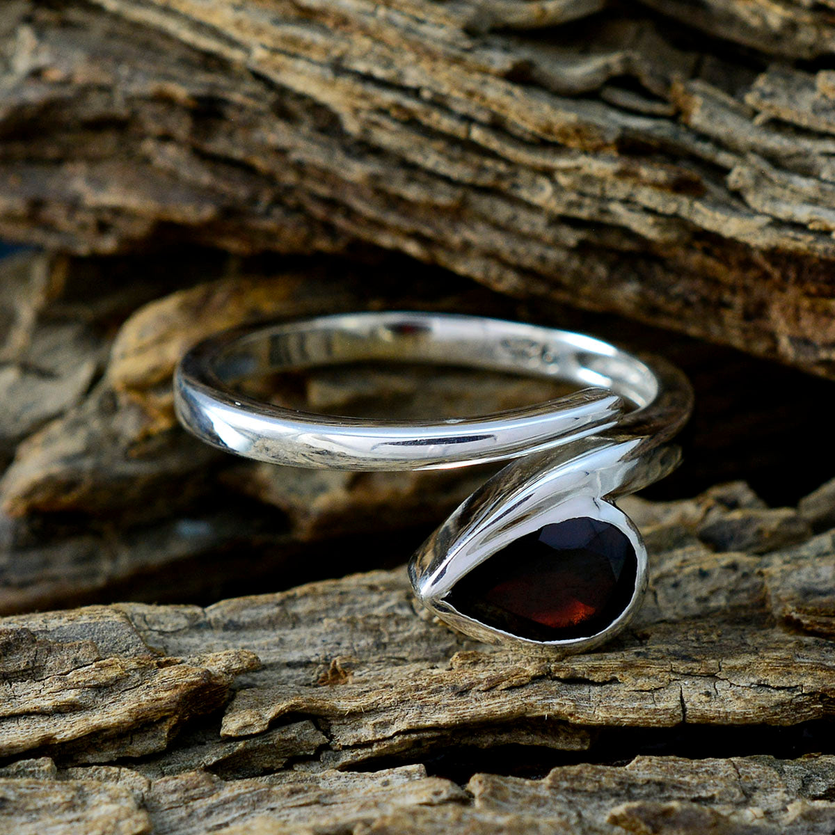 Garnet Solitaire German Silver Red Gemstones Slim Luxurious Ring Jewelry