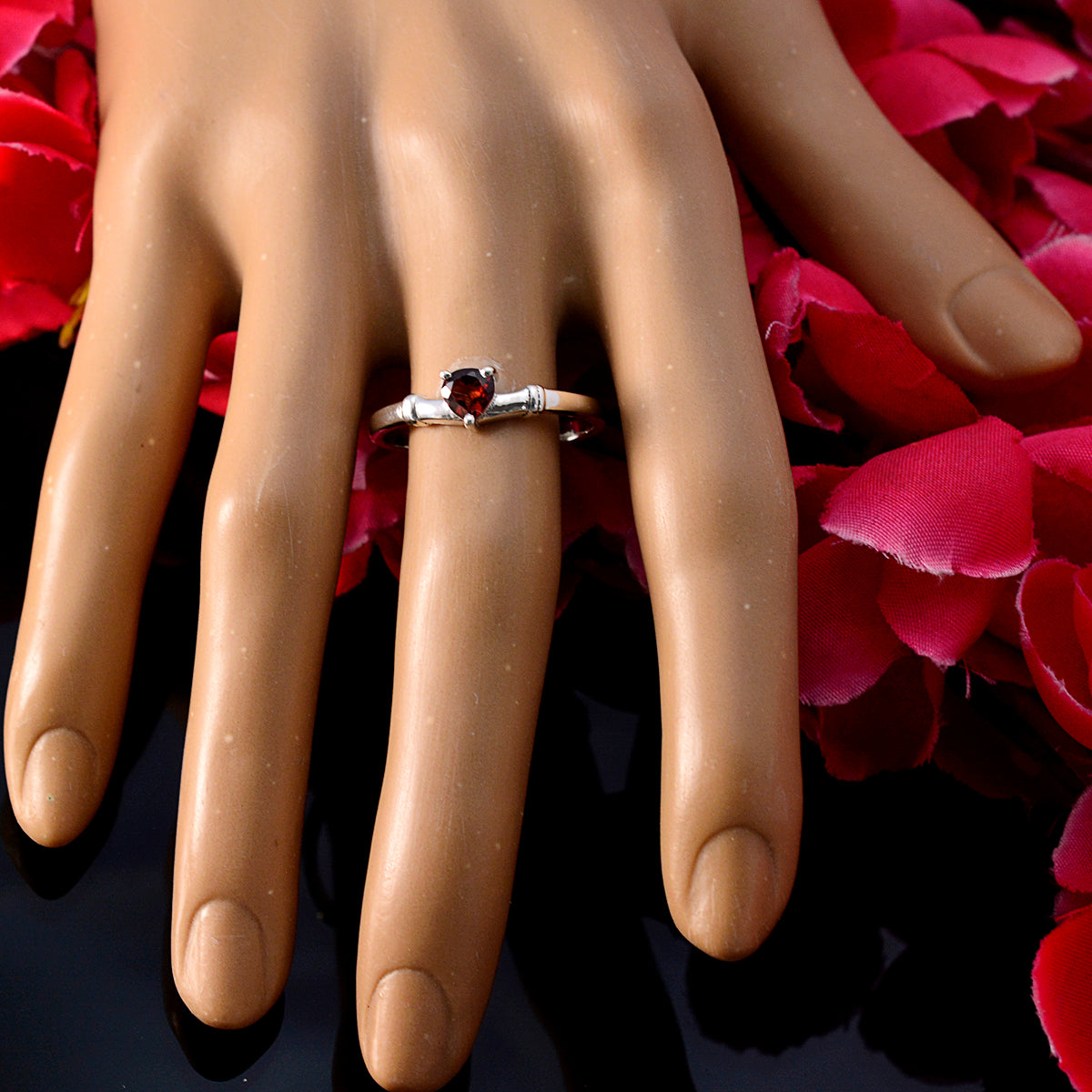 Garnet Solitaire American 92.5 Silver Red Gemstones Delicate Graceful Ring Jewellery