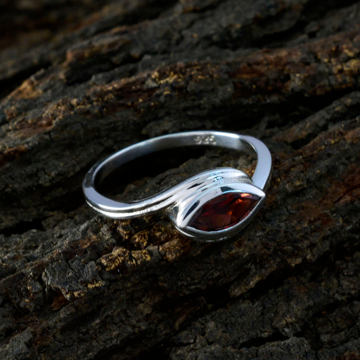 Garnet Solitaire Moroccan Silver Red Gemstone Featherlight Contemporary Ring Jewelry