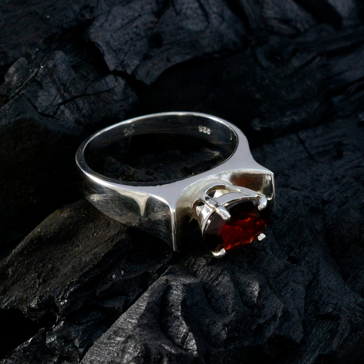 Garnet Solitaire Moroccan Sterling Silver Red Gems Eye catching Engagement Ring Jewellery