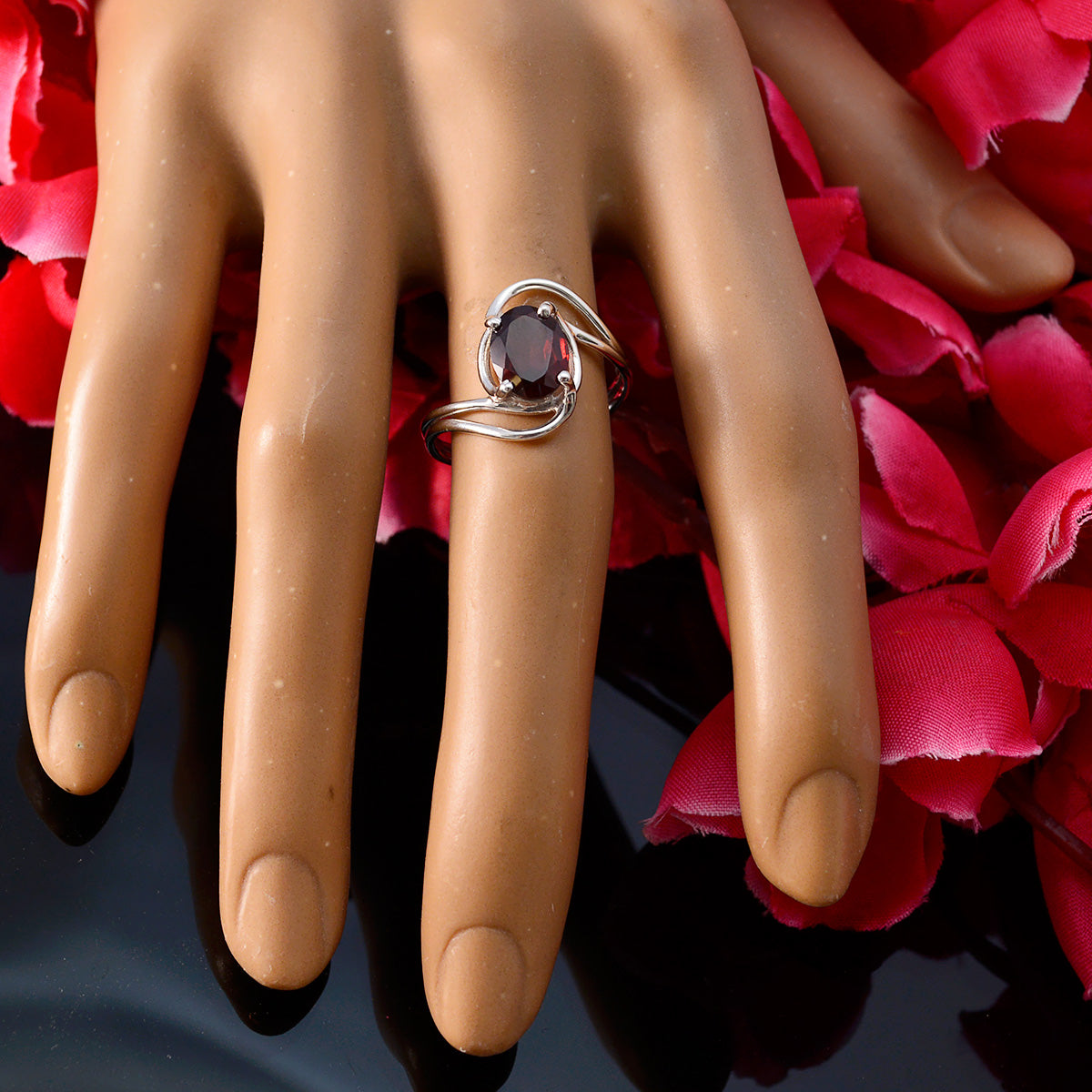 Garnet Solitaire American 92.5 Silver Red Gemstones Delicate Luxurious Ring Jewelry