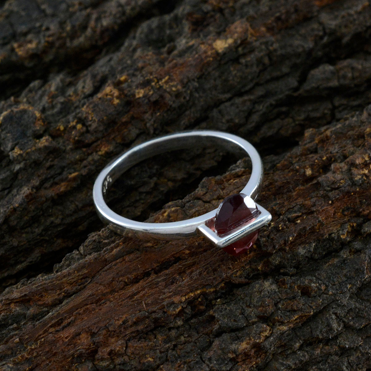 Garnet Solitaire Japanese Sterling Silver Red Gemstones Delicate Sophisticated Ring Jewellery