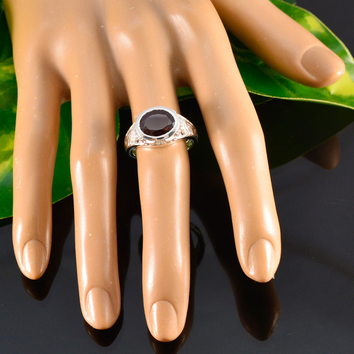 Garnet Solitaire Russian Sterling Silver Red Gems Mid weight Sophisticated Ring Jewelry