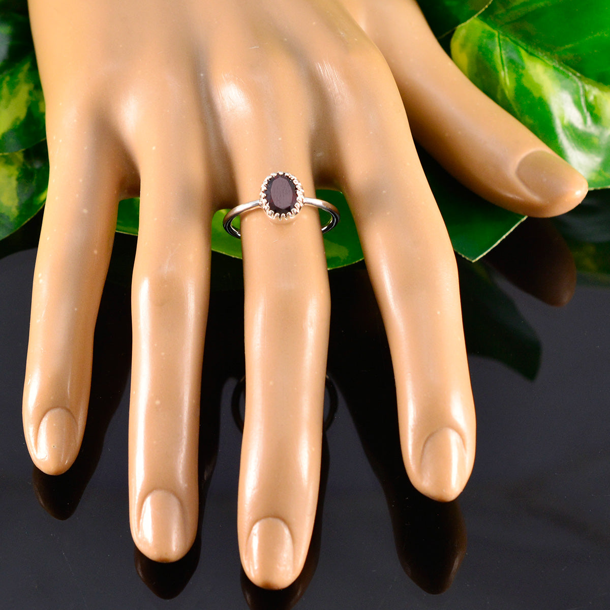 Garnet Solitaire Japanese Sterling Silver Red Gemstone Delicate Luxurious Ring Jewellery