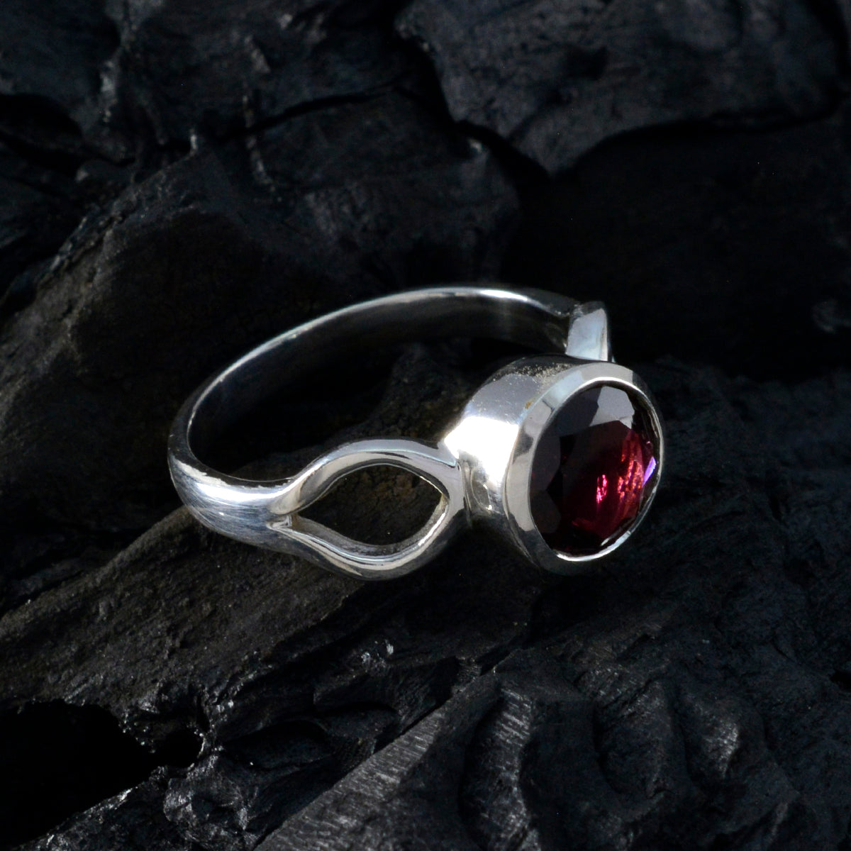 Garnet Solitaire African 925 Sterling Silver Red Gemstone Featherlight Feminine Ring Jewelry