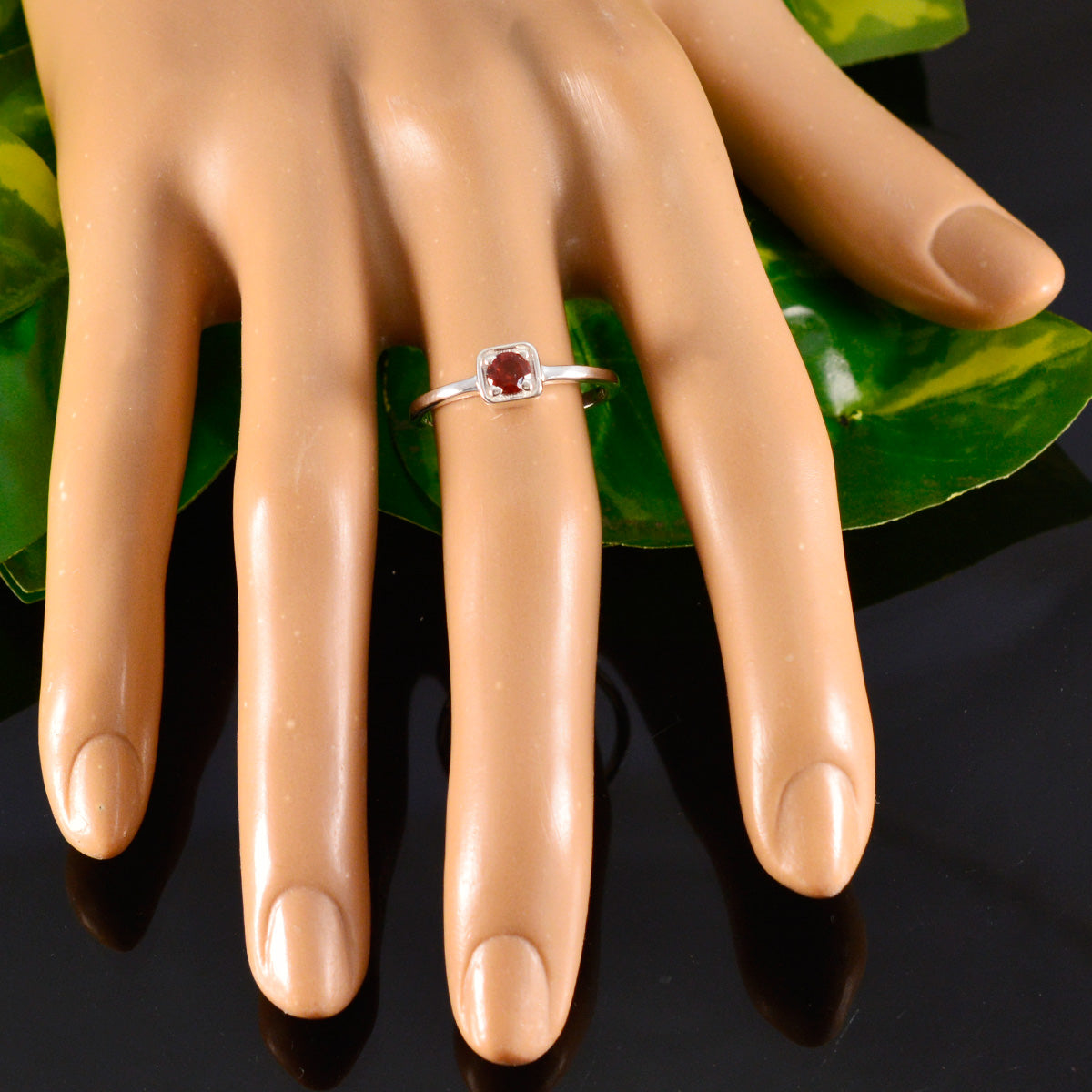 Garnet Solitaire Japanese Silver Red Gemstones Delicate Glamorous Ring Jewellery
