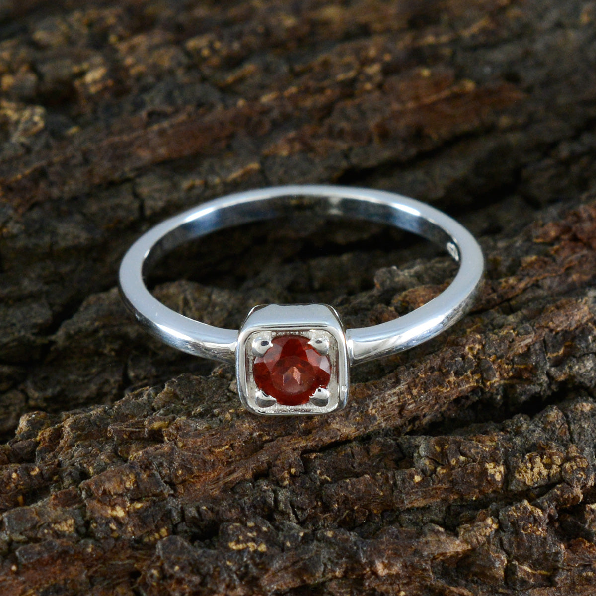 Garnet Solitaire Japanese Silver Red Gemstones Delicate Glamorous Ring Jewellery