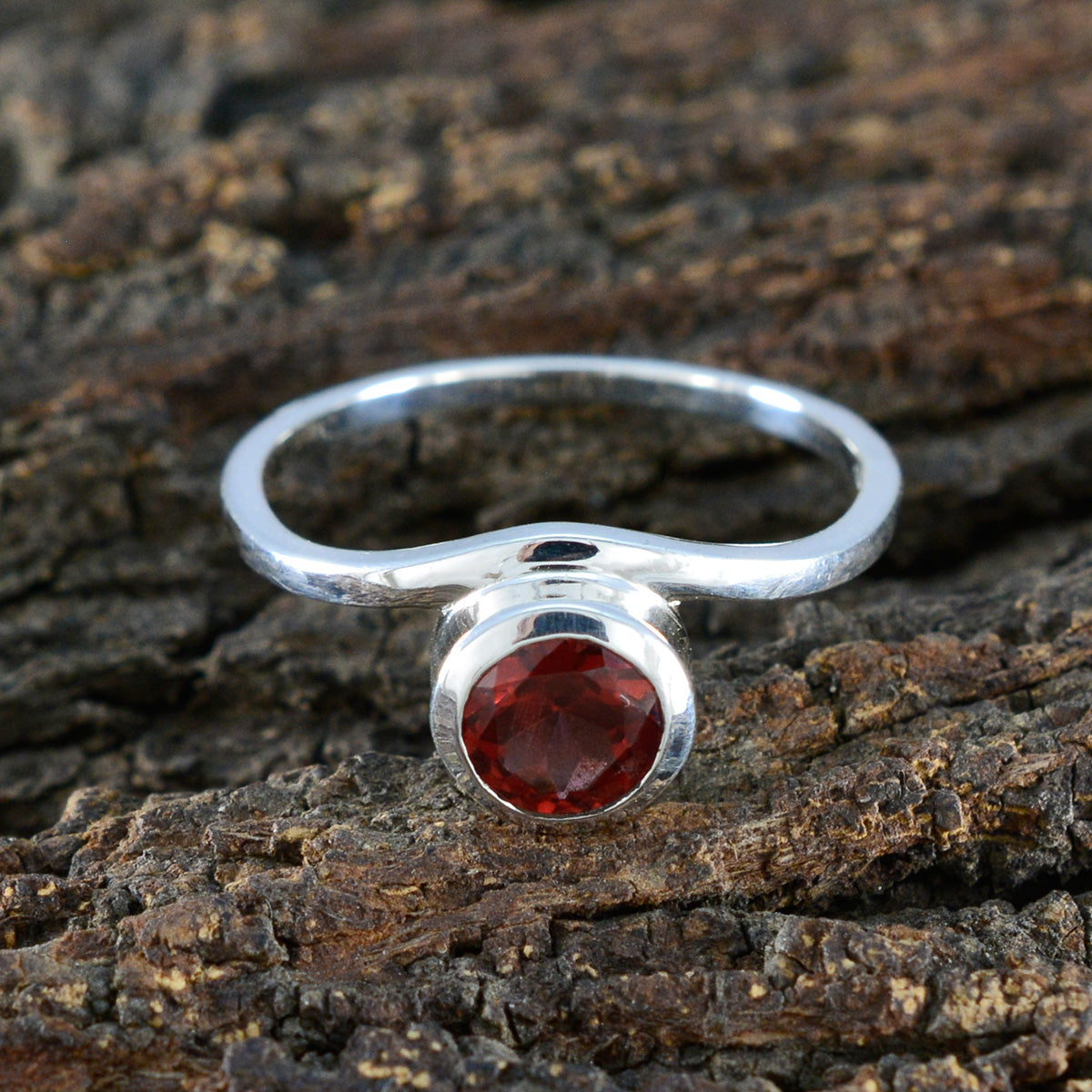 Garnet Solitaire Japanese Silver Red Gems Delicate Luxurious Ring Jewelry
