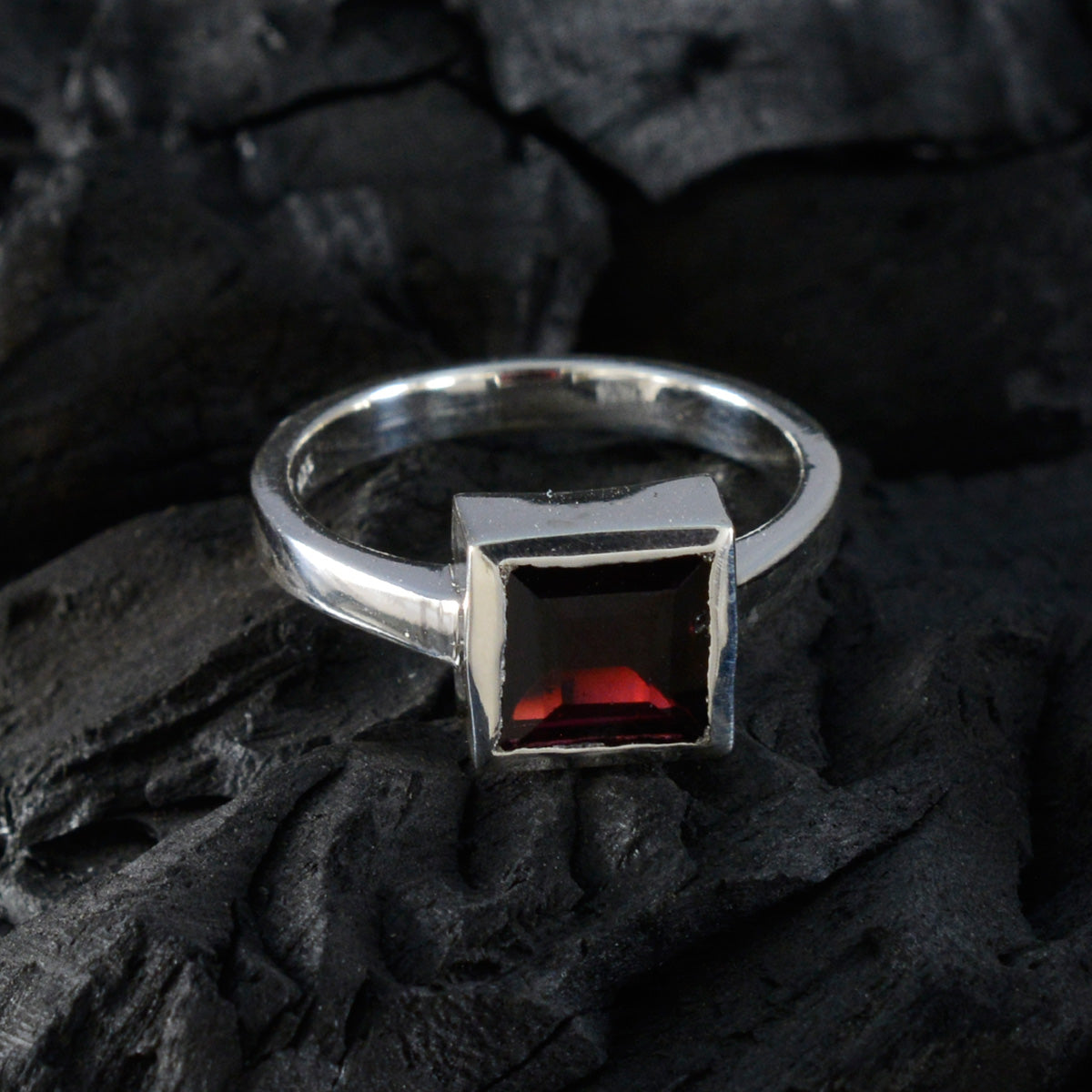Garnet Solitaire Russian 92.5 Silver Red Gemstones Featherlight Romantic Ring Jewellery