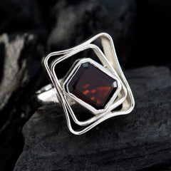 Garnet Solitaire German Sterling Silver Red Gemstone Mid weight Signet Ring Jewellery