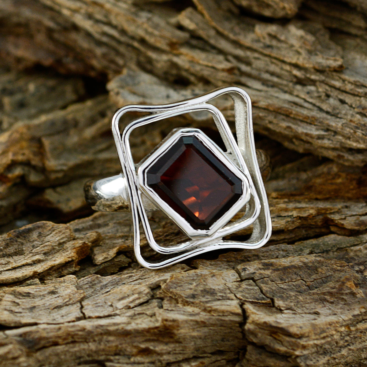 Garnet Solitaire German Sterling Silver Red Gemstone Mid weight Signet Ring Jewellery