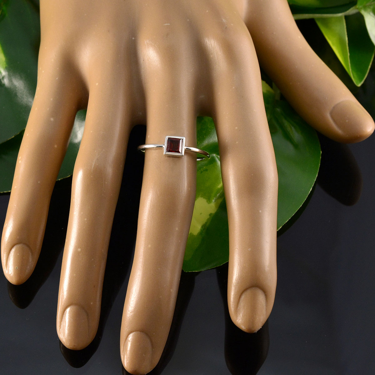 Garnet Solitaire American 92.5 Silver Red Gems Elegant  Modern Ring Jewelry