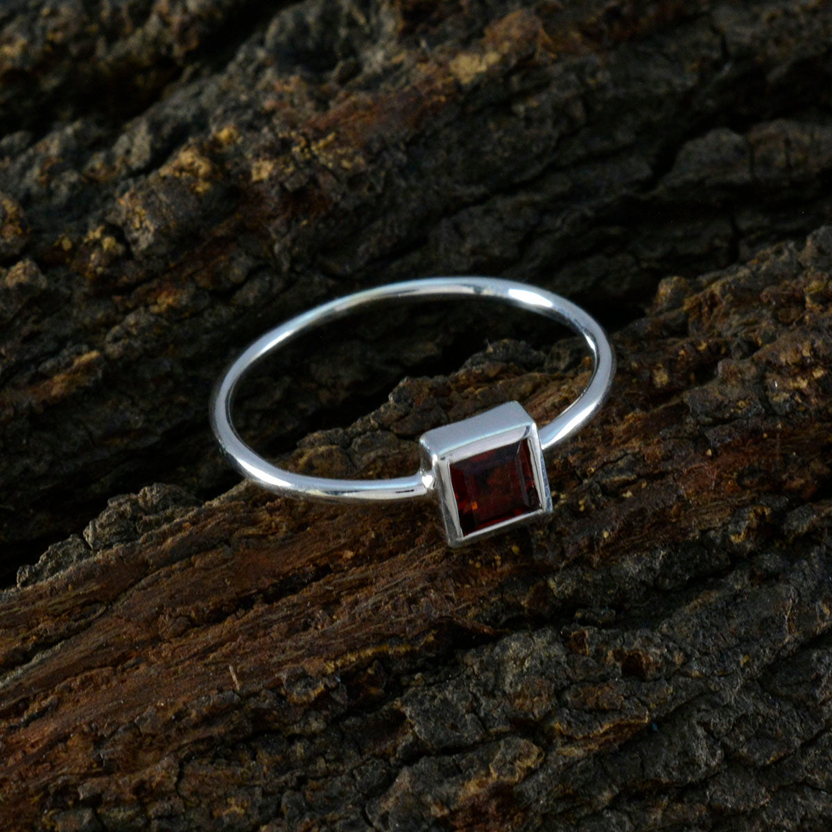 Garnet Solitaire American 92.5 Silver Red Gems Elegant  Modern Ring Jewelry